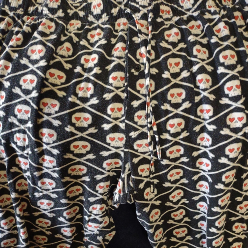 under disguise skull pant size large